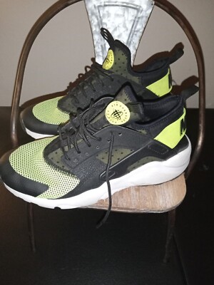 black nike huarache grade school