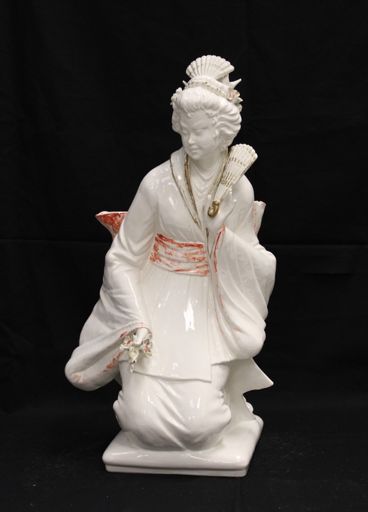 Vintage Porcelain Asian Woman Kneeling Figurine Signed Illegible Made In Italy