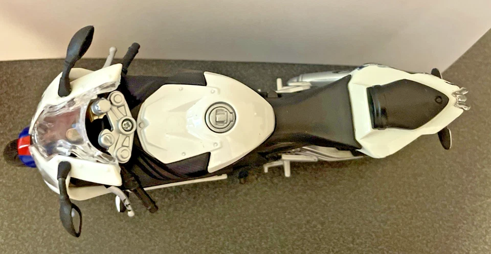 MAISTO 2011 2012 BMW S1000RR S1000 RR MOTO MOTO 1/12 BLANCO Foto 3 de 4