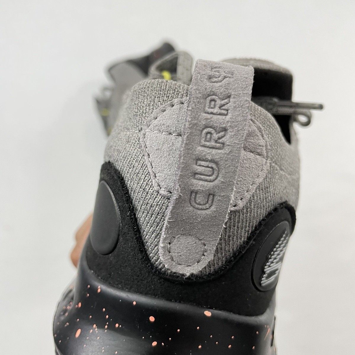 $150 Mens Size 10.5 Under Armour UA Curry Flow Go Treasure 