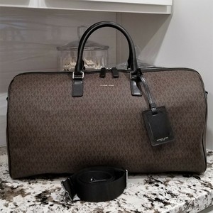 designer wristlet clutch