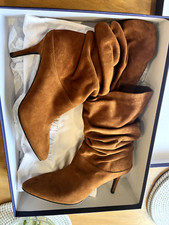 STUART WEITZMAN Suede Boots, SIZE EU 40.  NEVER WORN  New with Box and Dust Bag
