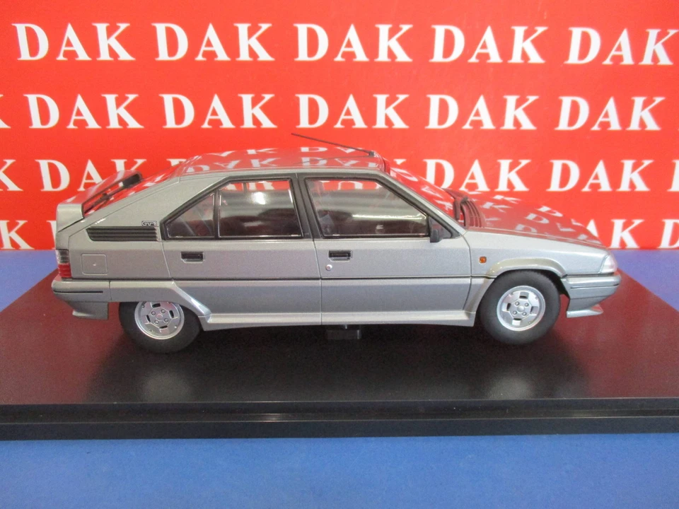 Die cast 1/18 Modellino Auto Citroen BX GTI Silver Metallic 1990 by Triple 9 - Immagine 4 di 4