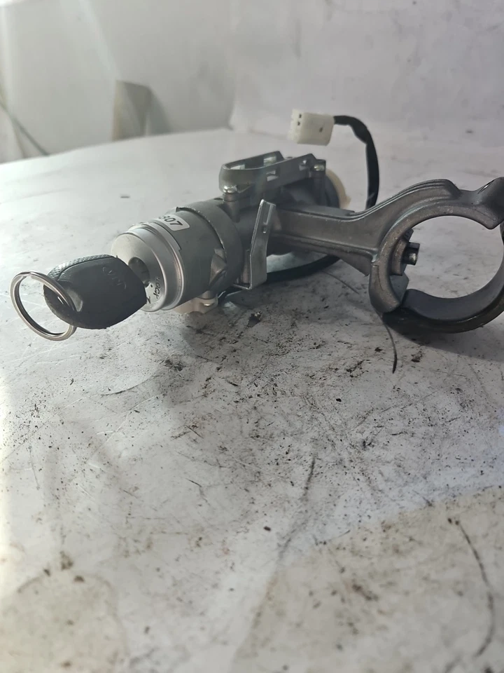 Interruptor de encendido Kia Sportage 2005-2010 2,7 L AT, cilindro de bloqueo y llave OEM Foto 2 de 4