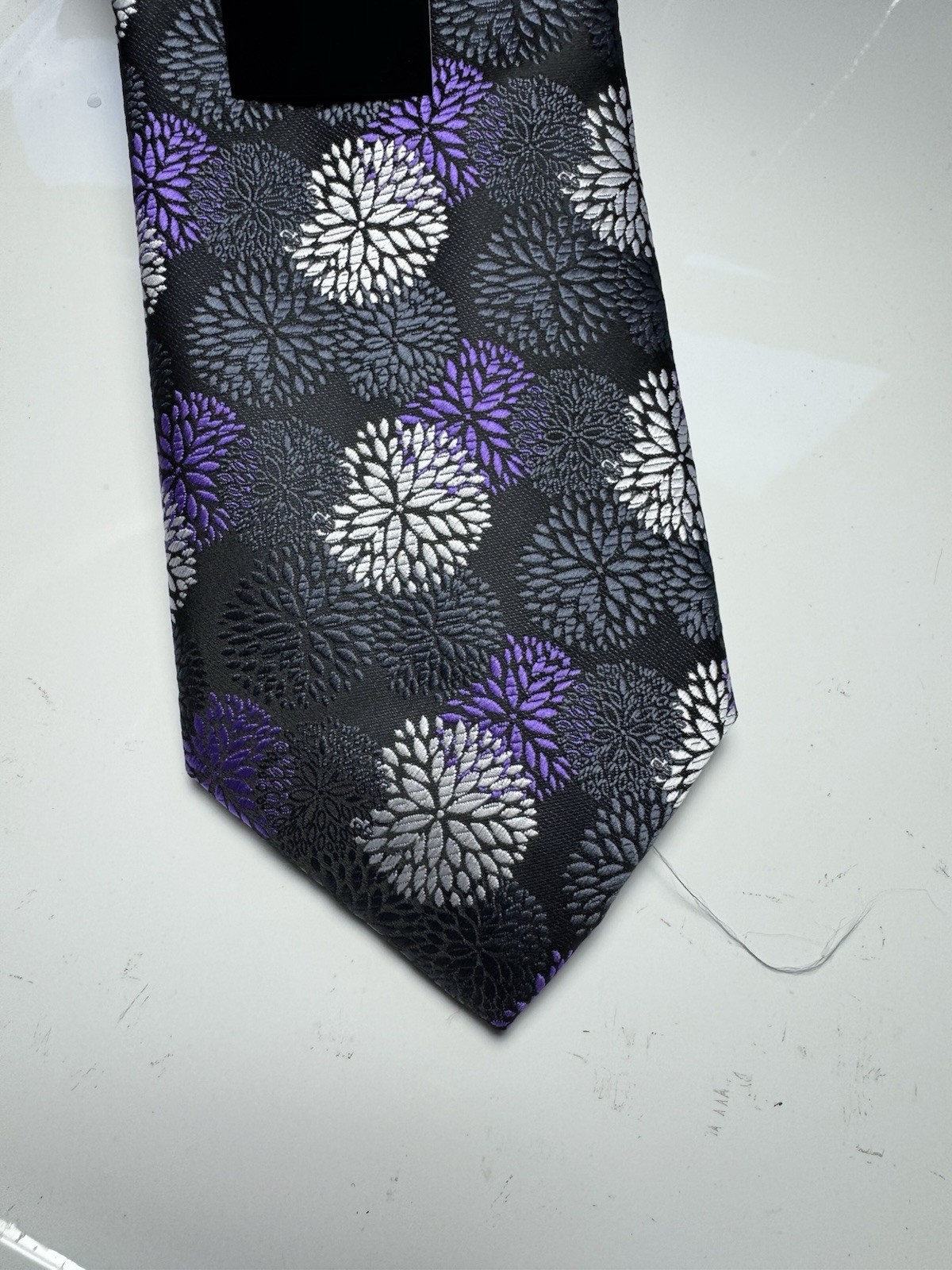 NWT VERSE 9 MULTI COLOR GEOMETRIC STYLE PRINT SILK DESIGNS NECK TIE & HANKY