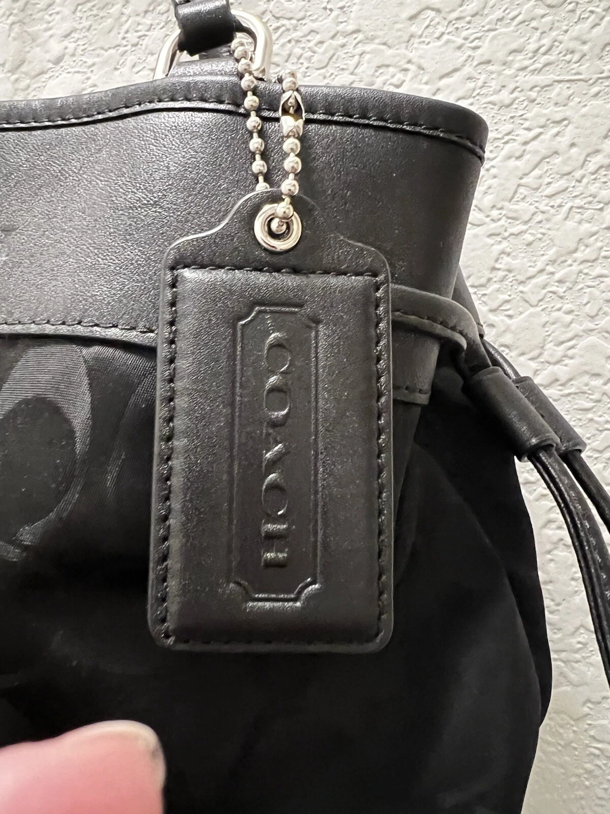 Borsa a tracolla Coach Signture C nera nylon bordo pelle coulisse espansione