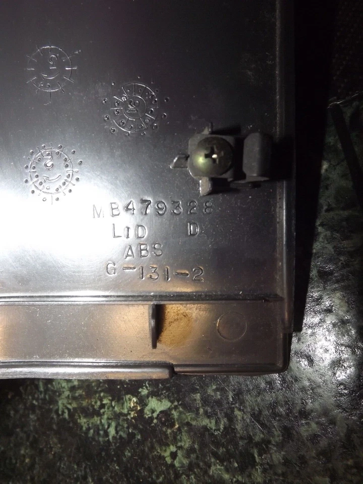 90-94 Mitsubishi Eclipse D21A Interior Trasero Área Trasera Luz Acceso Cubierta RL Foto 3 de 4