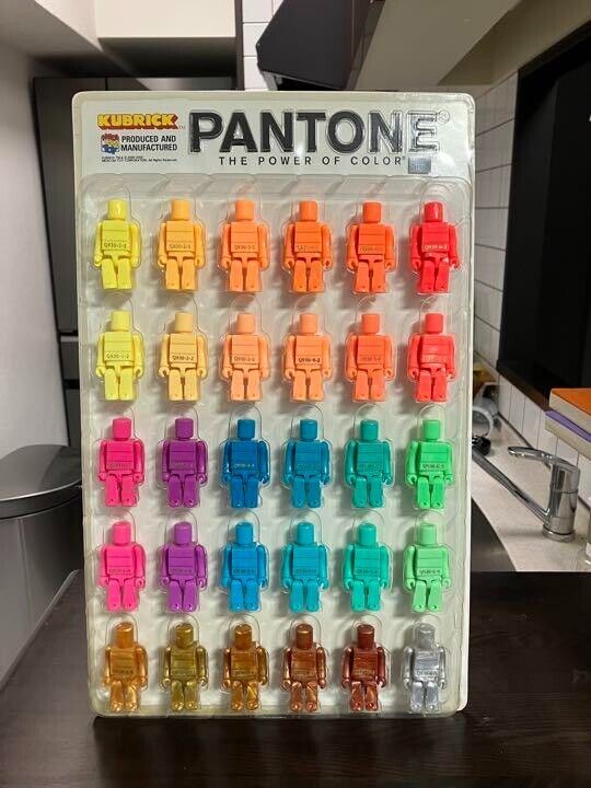 PANTONE KUBRICK MEDICOM TOY THE POWER OF COLOR Set Lot of 30 PANTONE KUBRICK MEDICOM TOY THE POWER OF COLOR Set Lot of 30