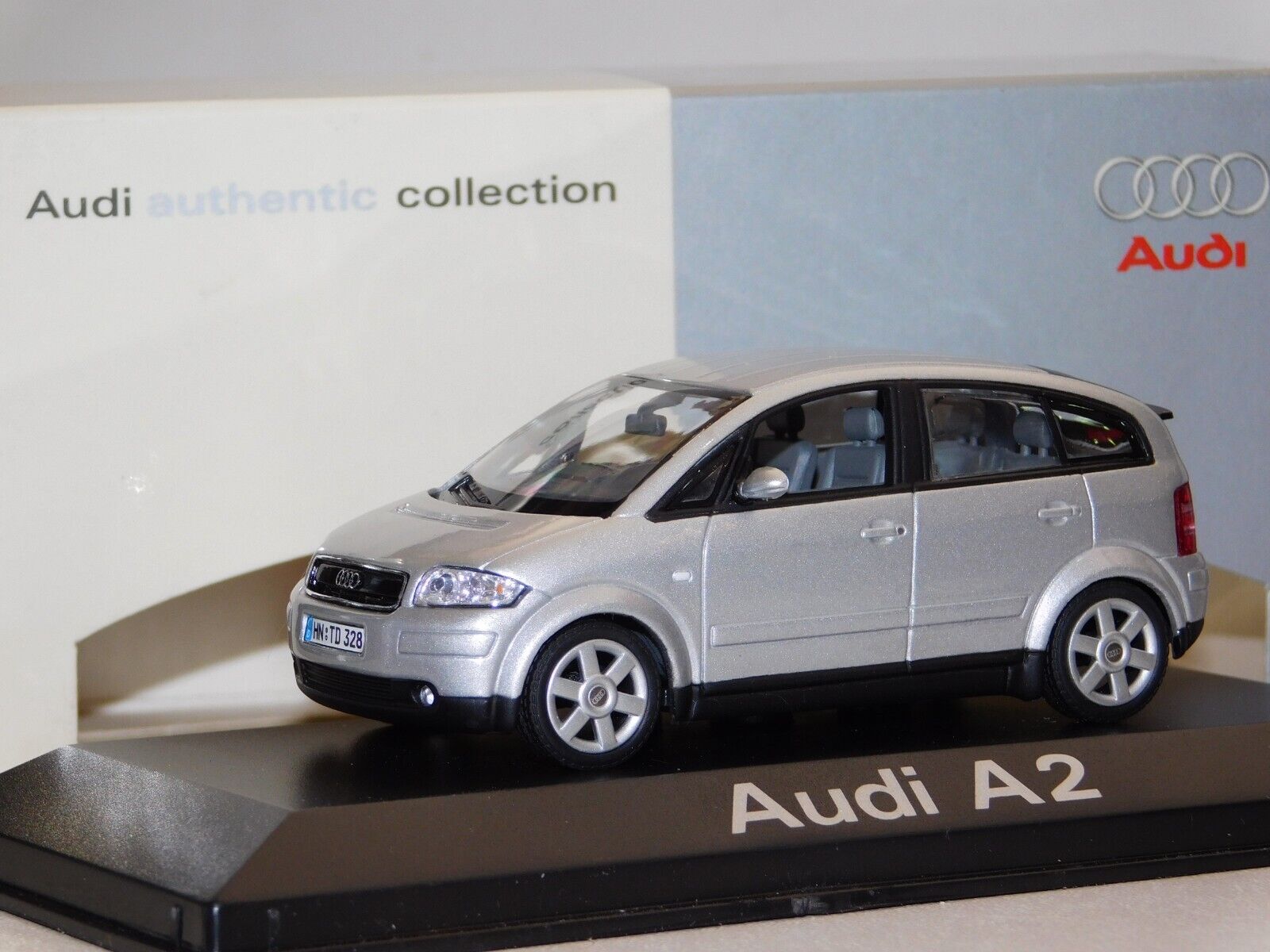 Minichamps 1:43 Audi A2 (8Z) Baujahr 2000 schwarz metallic 940019001  Modellauto 940019001 4012138169784