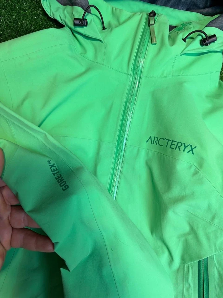 Chaqueta Arc'teryx Beta AR para mujer Gore Tex Pro cremallera completa con capucha Ravenna Recco Foto 3 de 4