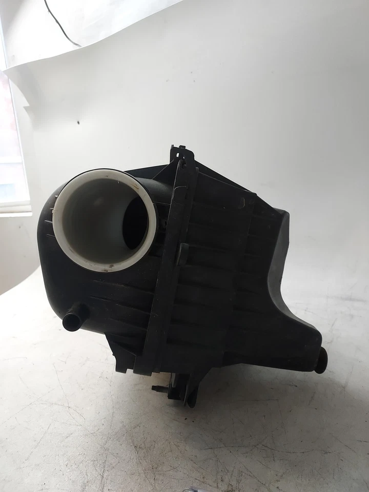 2008-2010 Dodge Grand Caravan OEM Air Cleaner Filter Box Assembly 04809877A Foto 2 de 4