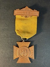 Woman’s Relief Corps Aid 1883 con medalla cinta color oro amarillo