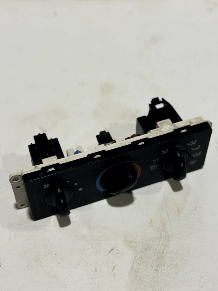 2002-2004 FORD F350 SUPERDUTY DIESEL CLIMATE HEATER CONTROL SWITCH USED - Image 2 of 4