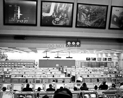 APOLLO 8 LAUNCH CONTROL PRIOR TO LIFTOFF DECEMBER 1968 - 8X10 NASA PHOTO (SP146)