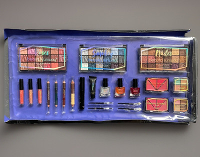 Beauty Runway 23-Piece Makeup Set   Eyeshadow, Color Correctors, Blush,