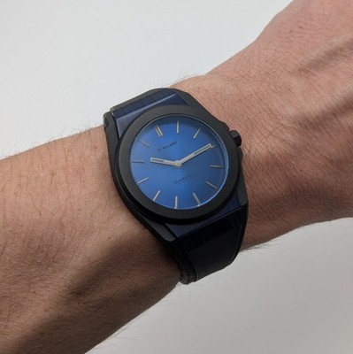 D1 Milano Men's Carbonlite Quartz Watch. Blue Dial and Silicone Strap. VGC Works