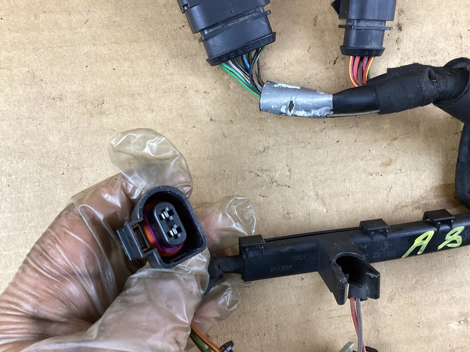 Жгут проводов для топливной форсунки 2014 Audi A5 Quattro 2,0 л 06H971824A от оригинального производителя - Изображение 3 из 4