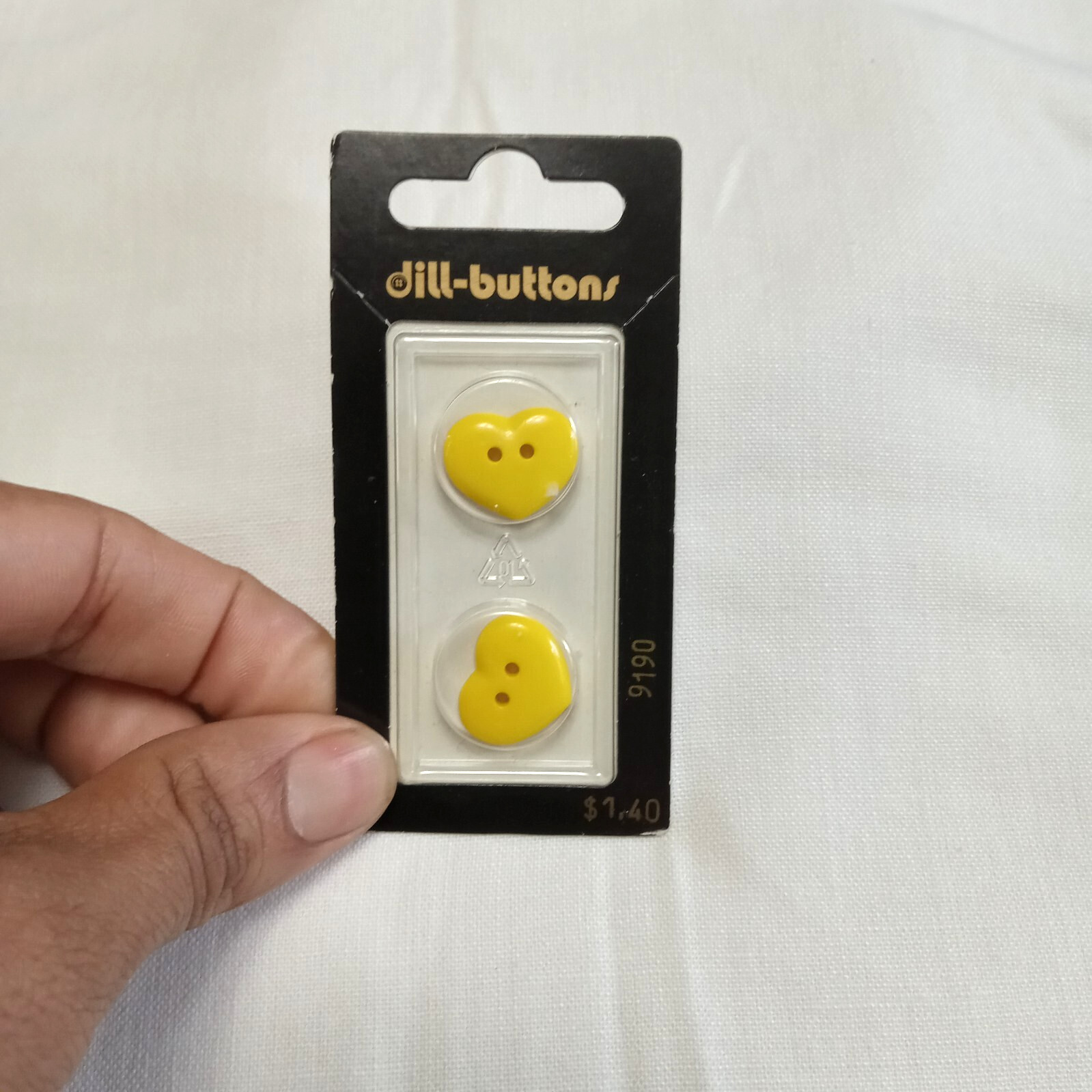 Dill-Buttons Plastic Yellow Heart 9190 11/16" (18MM) Set Of 2
