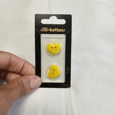 Dill-Buttons Plastic Yellow Heart 9190 11/16" (18MM) Set Of 2