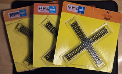 Atlas N gauge (1:160) Code 80 Nickel Silver Track 90 degree crossing 2569 - NEW