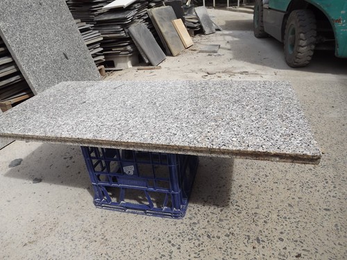 Granite small slab polished top 33mm thick 630x567mm - Picture 4 of 12