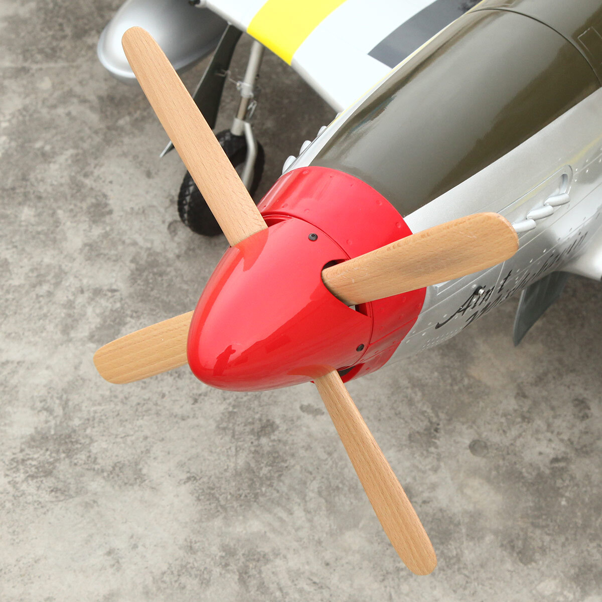 Avion Radiocommandé P-51 Mustang 68 Pouces - Kit à Monter - Moteur DLE 20CC - Envergure 1730mm
