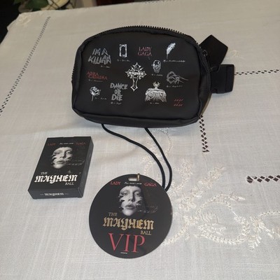 Lady Gaga Mayhem Ball VIP Merch - Spielkarten, Bauchtasche + Lanyard