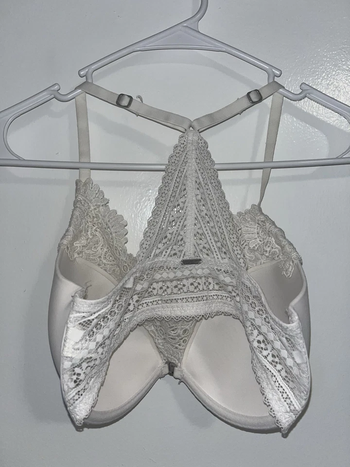 Sujetador Gilly Hicks ligeramente forrado 32DD blanco con aros espalda en T ganchillo Foto 4 de 4