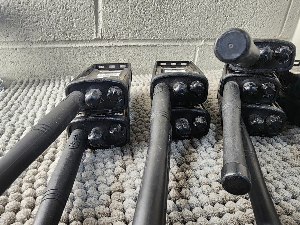 LOT OF 11 MOTOROLA CP110 H96KCC9AA2AA VHF 2CH 2W Two Way Radio No BAT No Charger - Image 3 of 4