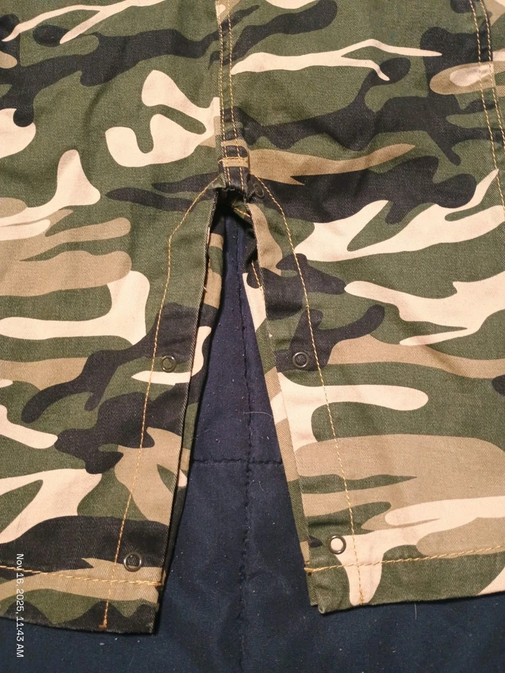 Mono John Deere verde camuflaje bebé 9-12 m bebé niño cierre a presión ajustable Foto 3 de 4