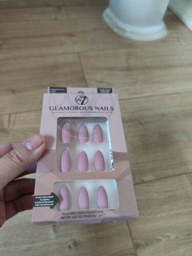 W7 Glamorous Salon Nails In An Instant with Glue Pack of 24 *NUDE WITH Attitude*