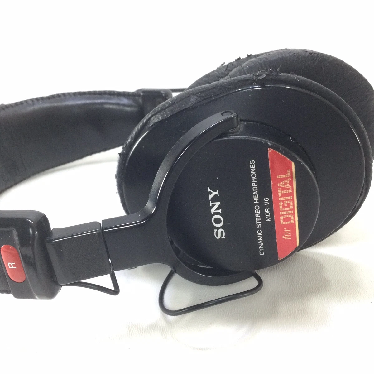 Sony MDR-V6 Studio Monitor Dynamic Stereo Headphones NEEDS NEW EAR