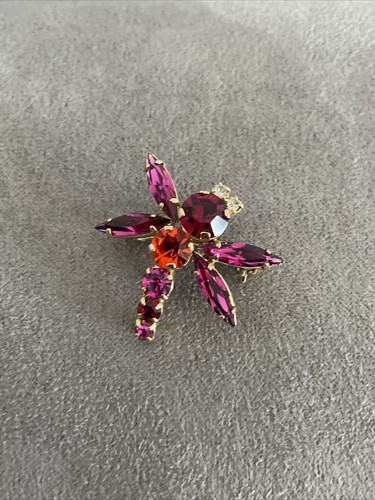 Broche Fleur Feuille Acier Doré – Cristaux Violet Et Blanc – Bijou Fantaisie