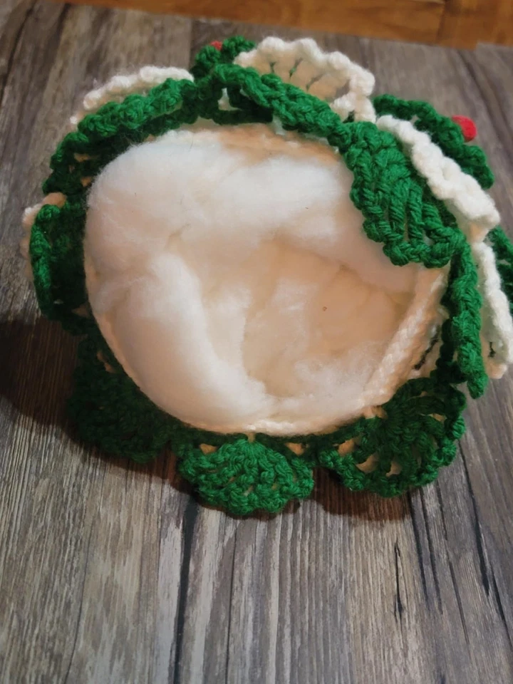 Árbol de Navidad de ganchillo hecho a mano, verde y blanco con decoración roja decoración navideña Foto 4 de 4