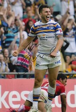 LEEDS RHINOS HAND SIGNED TOM BRISCOE 12X8 PHOTO.