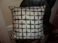 NIP Vera Wang Navy Off White Abstract 20x20 Decorative Bed Pillow