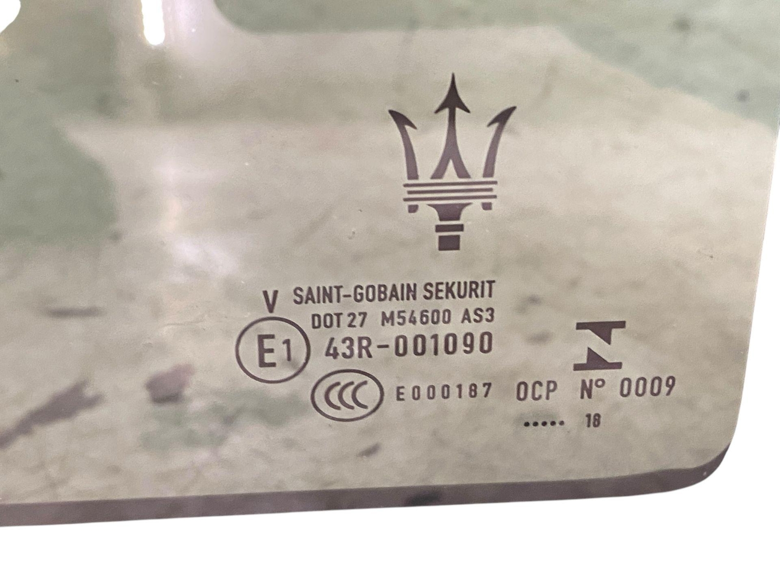 2017-2022 MASERATI LEVANTE GRANSPORT FRONT SLIDING ROOF GLASS PRIVACY TINT OEM