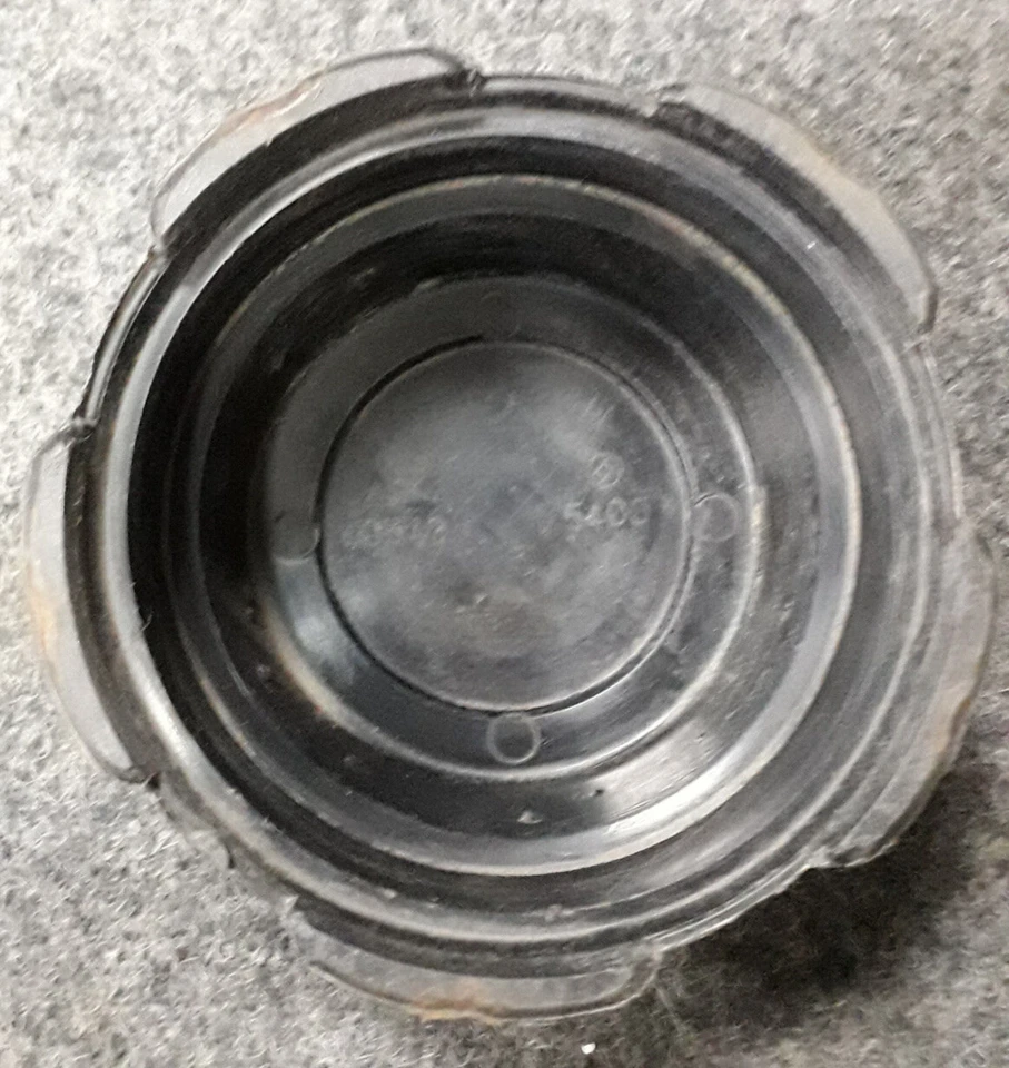 Coprimozzo ruota originale nero Nissan Vanette C22 GC22 Cedric Y30 -- 40342-V5400 - Immagine 2 di 2