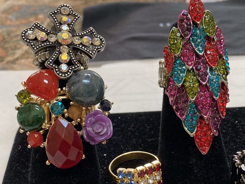 LOTE DE COLECCIÓN 7 ANILLOS DIVERTIDOS, 6 AJUSTABLES, 1 LIA SOPHIA - BISUTERÍA - Imagen 8 de 10