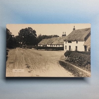 Etal Postkarte um 1920 Echtfoto Northumberland Pub reetgedecktes Landhaus Feldstraße