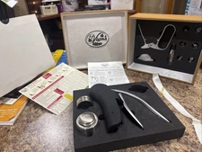 La Vigna  wine and champagne boxed accessory kit Missing The Wine Stopper