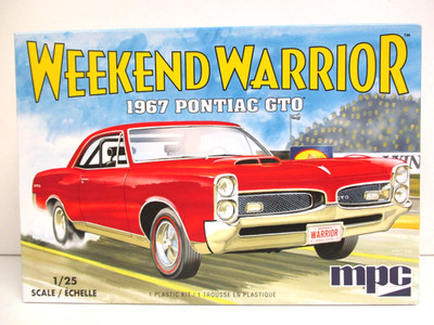 MPC - WEEKEND WARRIOR 1967 PONTIAC GTO / DRAG RACE STAGING LIGHTS 1/25 MODEL KIT