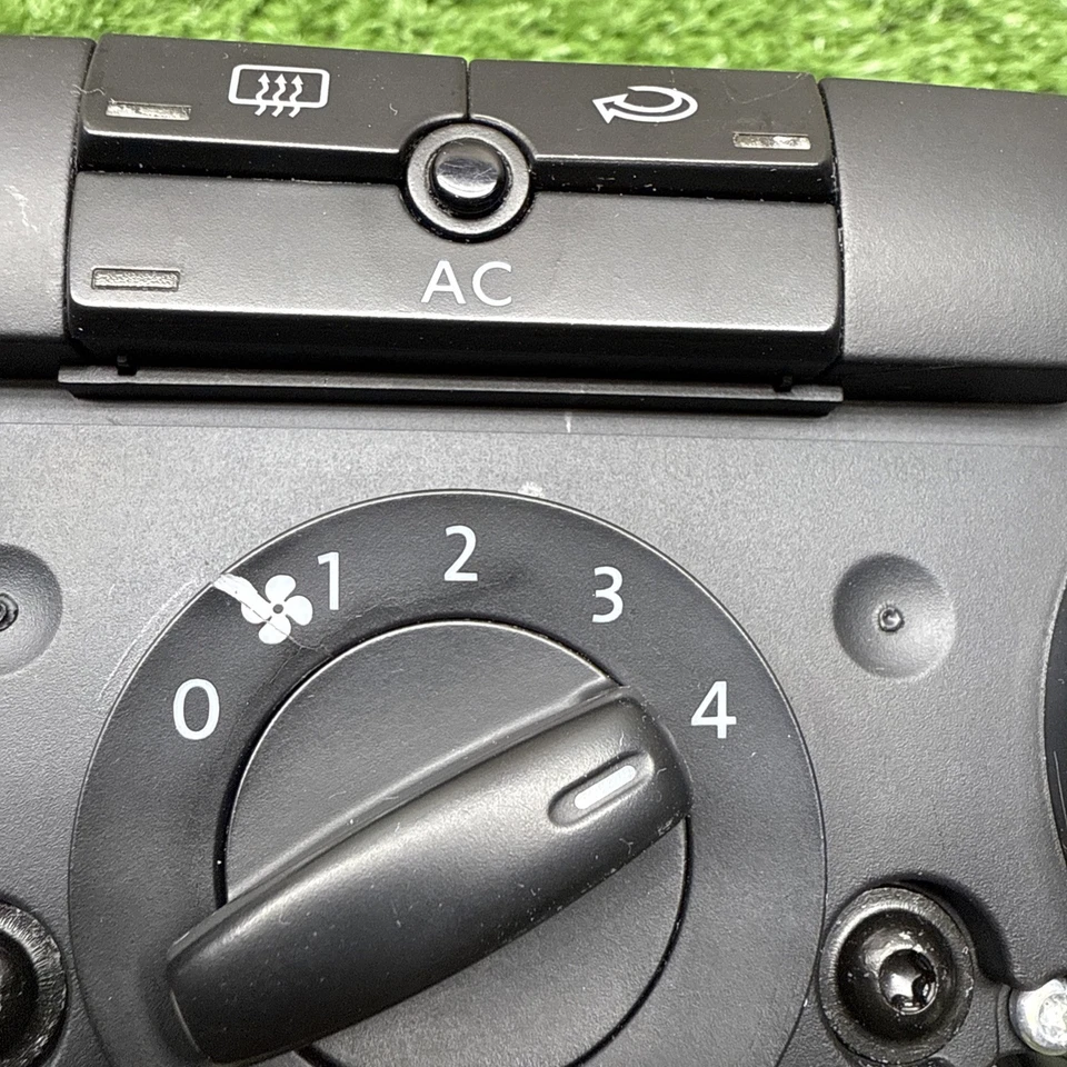 06-10 Volkswagen Passat / Jetta / Rabbit / GTI Climatizador Zona Única Foto 4 de 4