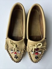 Minnetonka Moccasins Beaded Thunderbird Fringe Yellow Tan Pebbled Leather Size 7