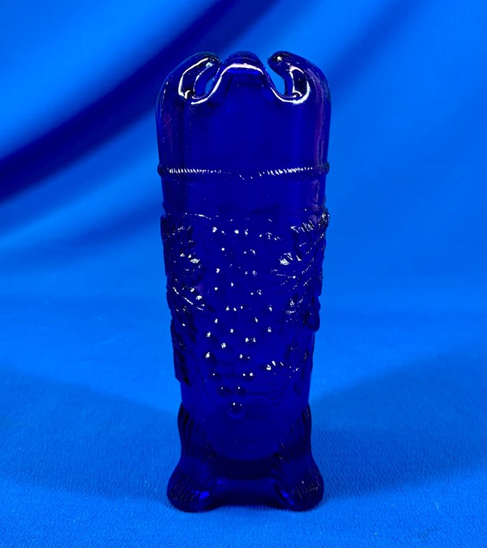 COBALT BLUE GLASS CABLE AND GRAPE PATTERN HAT PIN HOLDER