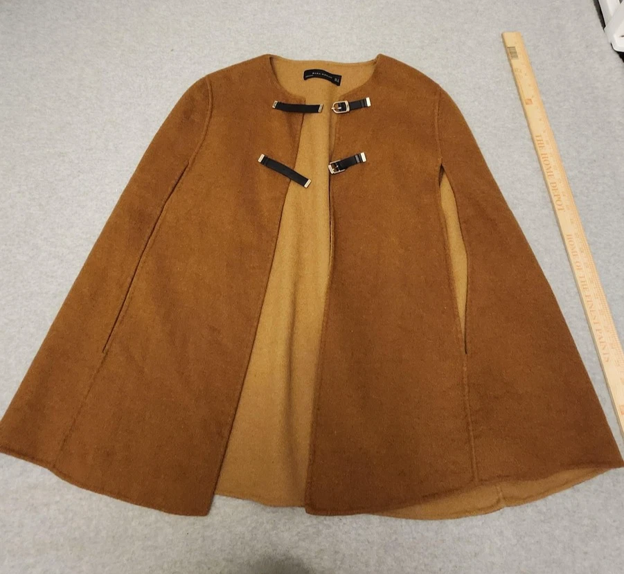 Poncho Zara Mujer Capa Abrigo Mujer Pequeño Marrón Camel Hebilla Frontal Brazo Aberturas Foto 2 de 4