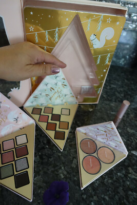 Too Faced Under the Christmas Tree Gift Set — Raincouver Beauty Too Faced Under the Christmas Tree Set NEW main image 1