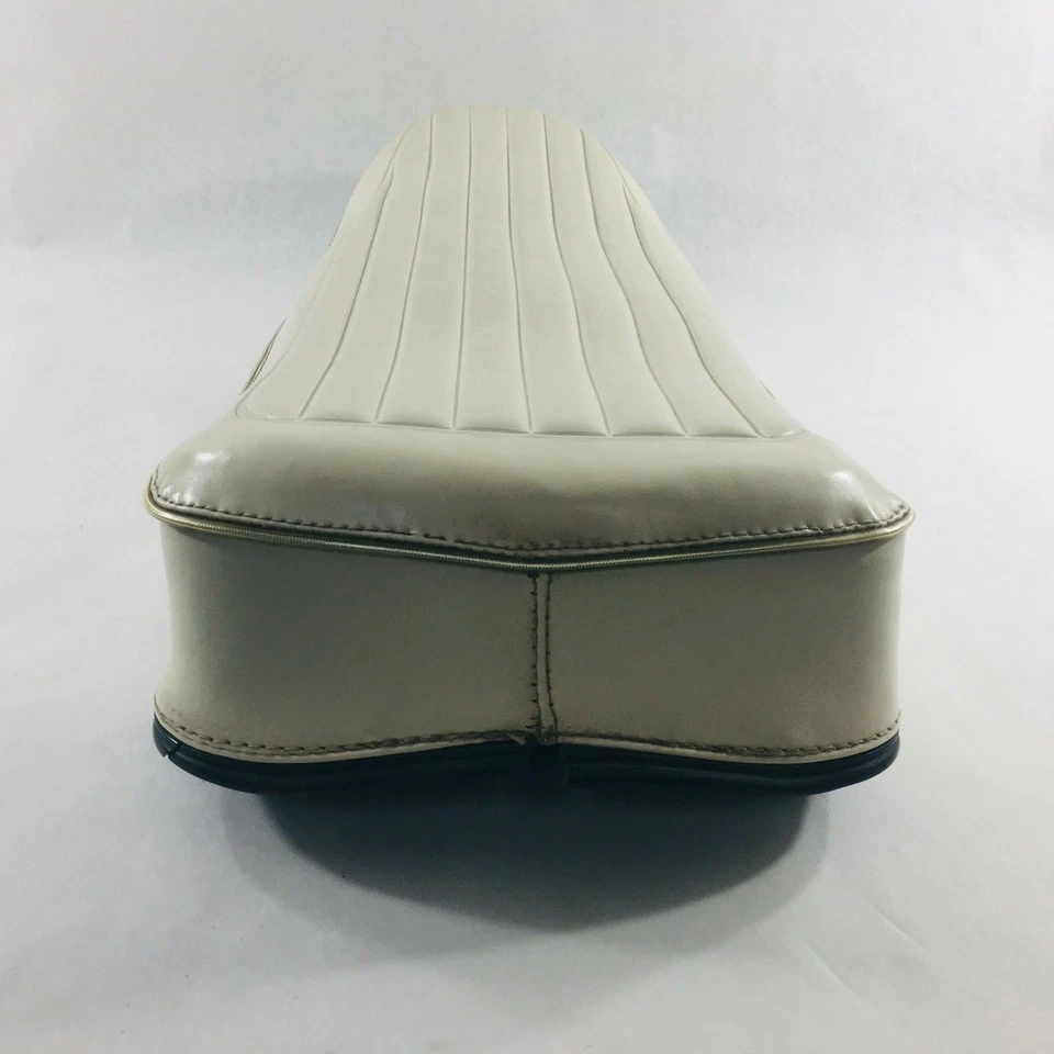 Asiento Buddy de montaje en cuadro Harley solo blanco acanalado  Foto 4 de 4