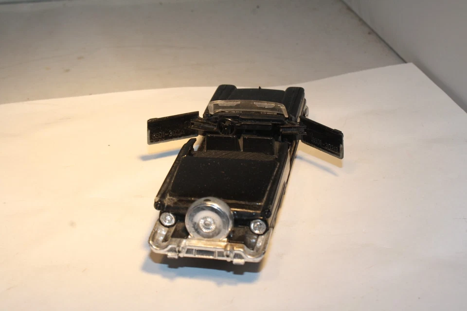 1959 Ford Skyliner Convertible 1/43 Scale Yat Ming Made in Thailand - Image 3 of 4