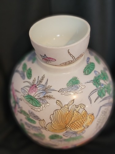 PORCELAIN CHINA VASE, QIANLONGN , contemporary PRESTINE CONDITION! - Picture 6 of 17